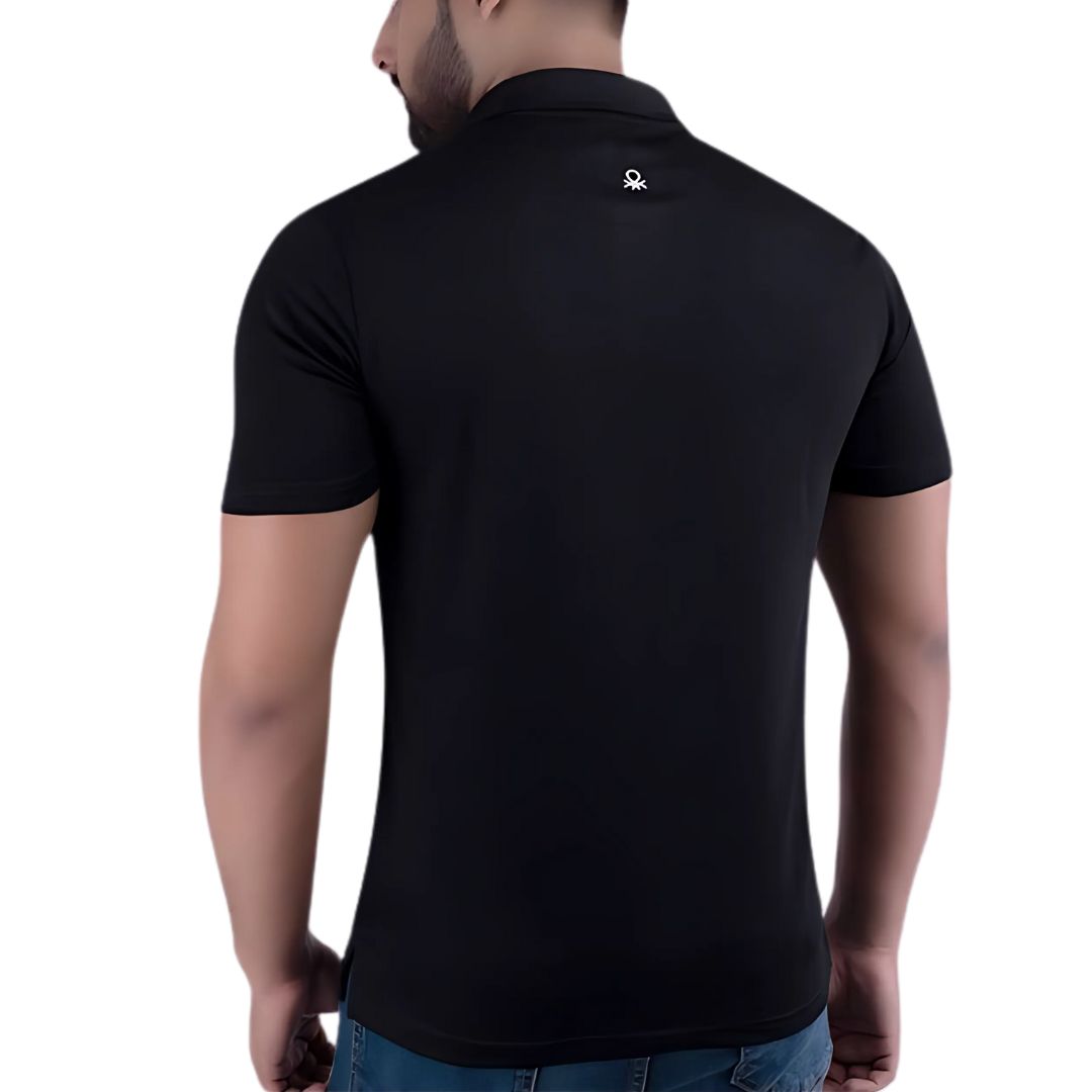 Close-up of Benetton UCB black polo collar – soft polyester fabric