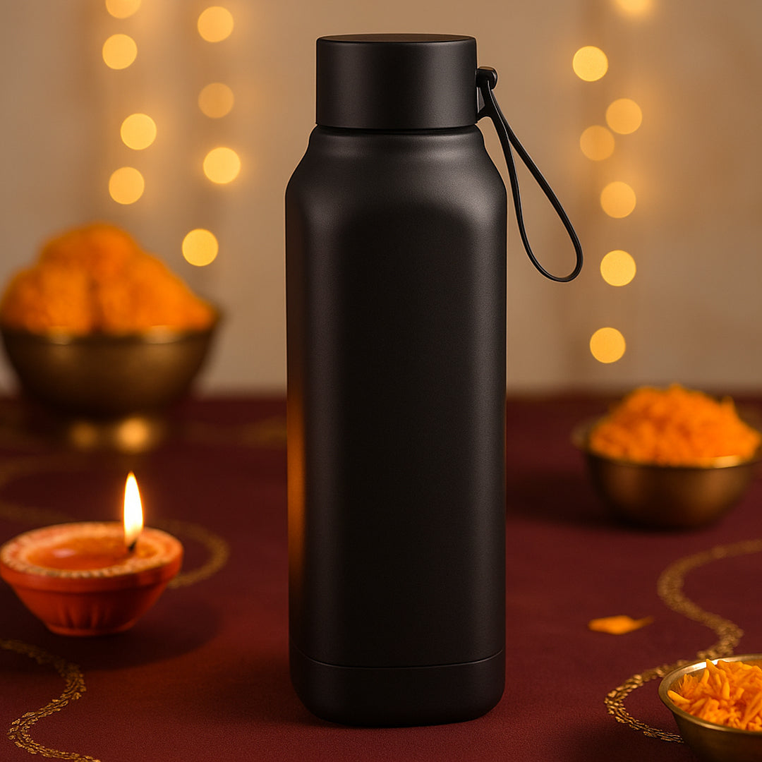 Square insulated steel bottles in black, 750ml capacity
