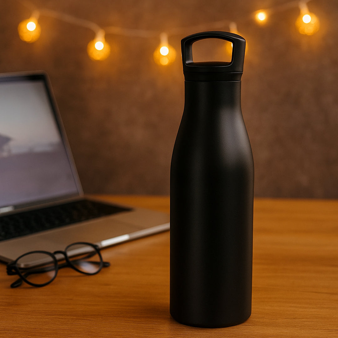 Sleek black HeatVault Infuse 900ml vacuum flask made of 304 stainless steel