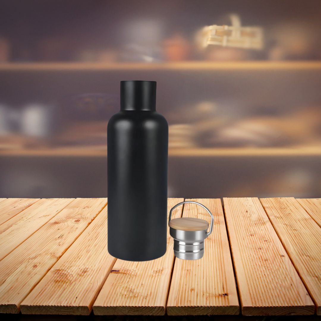 Matte black EcoVault 700 vacuum flask with bamboo lid