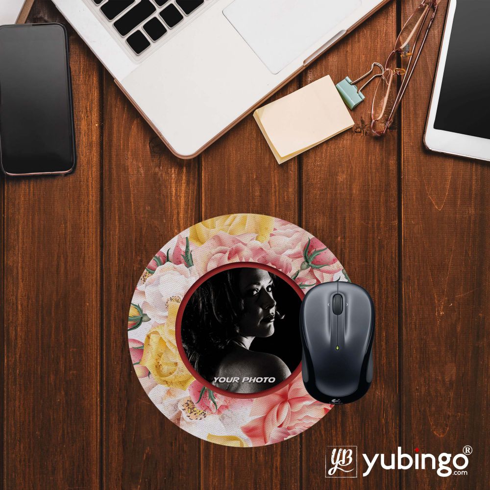 Photo on Flowers Background Mouse Pad (Round)-Image2