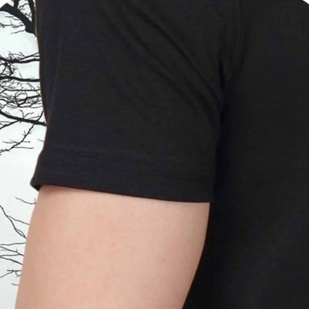 Close-up of sleeve stitching on Benetton cotton black t-shirt