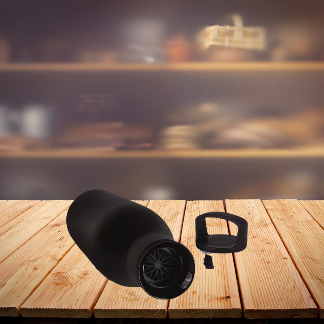 Sleek black HeatVault Infuse 900ml vacuum flask made of 304 stainless steel