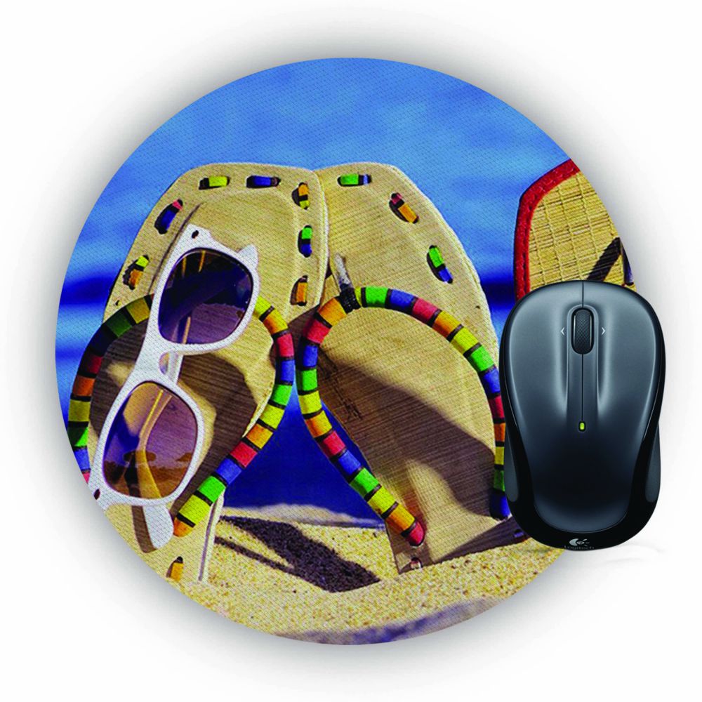 Cute Flip Flops On Beach Mouse Pad (Round)