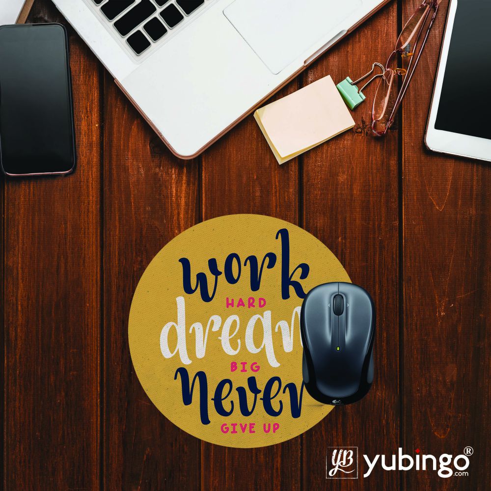Never Ever Give Up Mouse Pad (Round)